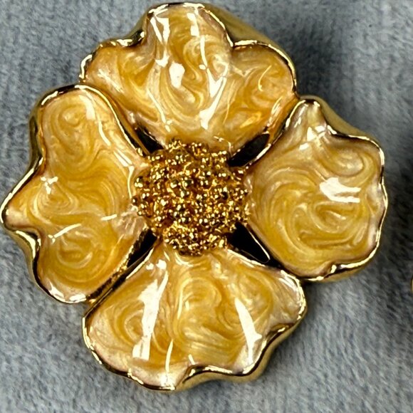 Gold-Tone Enamel Flower Clip-On Earrings Textured Centers Vintage Chunky Retro - Picture 16 of 16
